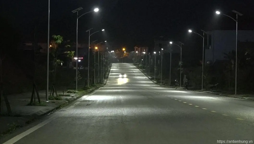 Chiếu sáng đường bằng đèn LED năng lượng mặt trời Rạng Đông