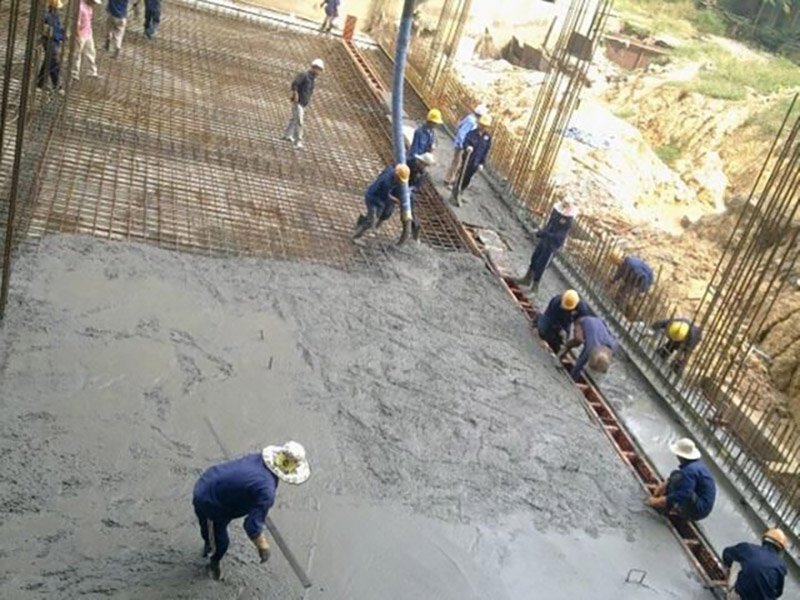 Thi công lớp phủ Sikagard P 770 bằng con lăn