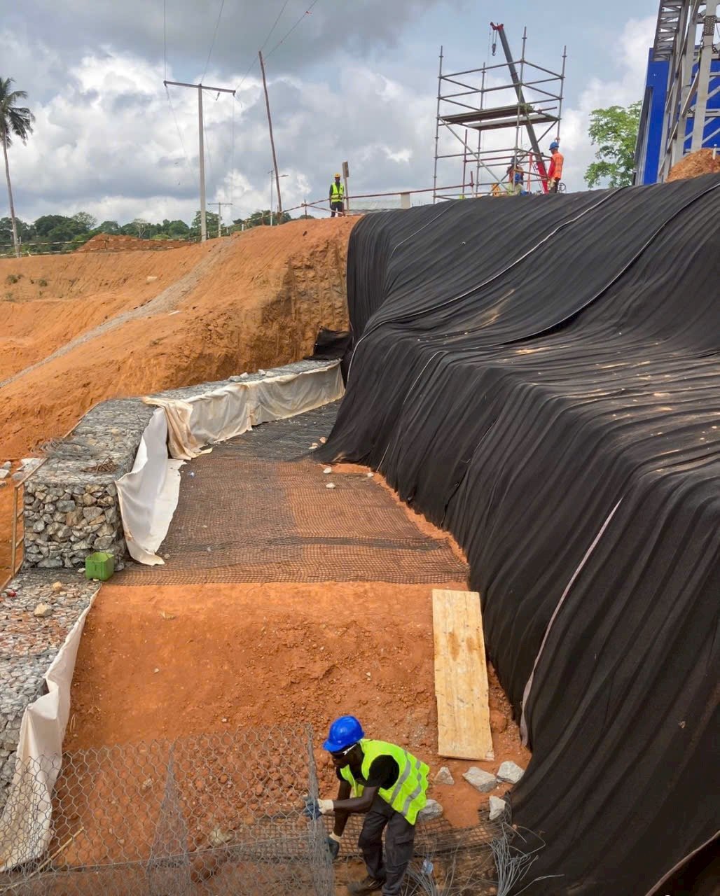 Draintube phối hợp hạng mục tường rọ đá Gabion Wall thoát nước mái dốc