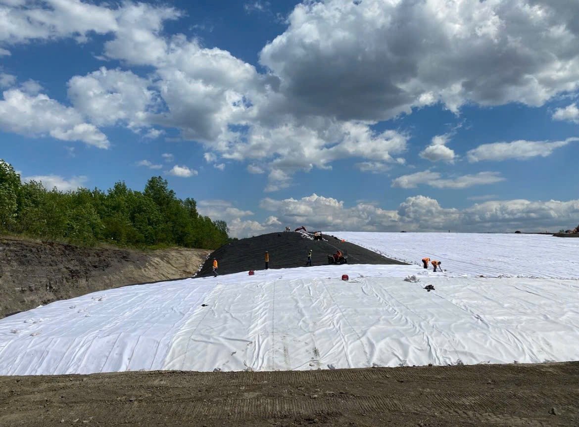 Thi công lớp thoát nước Draintube tại bãi chôn lấp chất thải