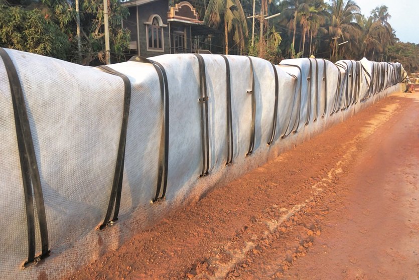 Hệ thoát nước ngầm bọc vải địa kỹ thuật không dệt