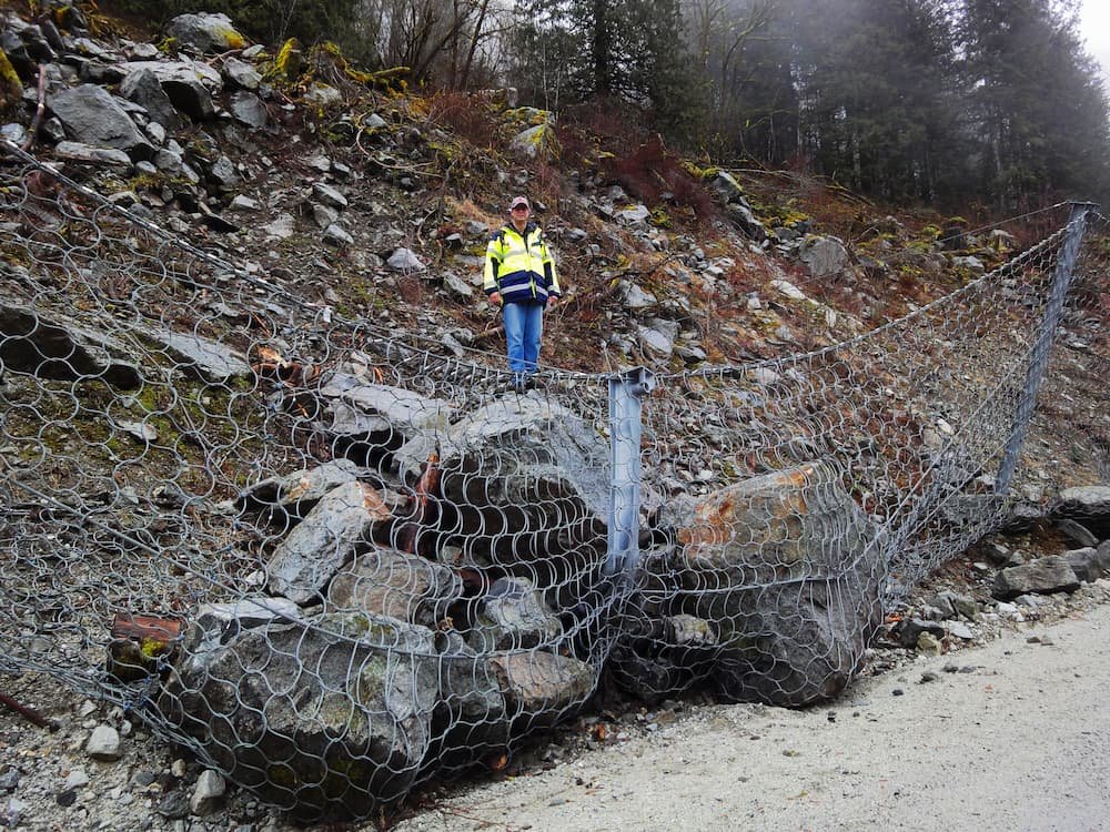 Rào chắn dòng bùn đá Debris Flow Barrier Geoquest Trumer chặn lũ bùn đá vùng lắng đọng khe suối