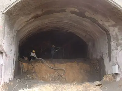 Công trình thi công Sika Rokkon C neo vách đá hầm