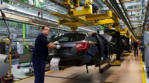 Công đoạn lắp ráp xe trên dây chuyền