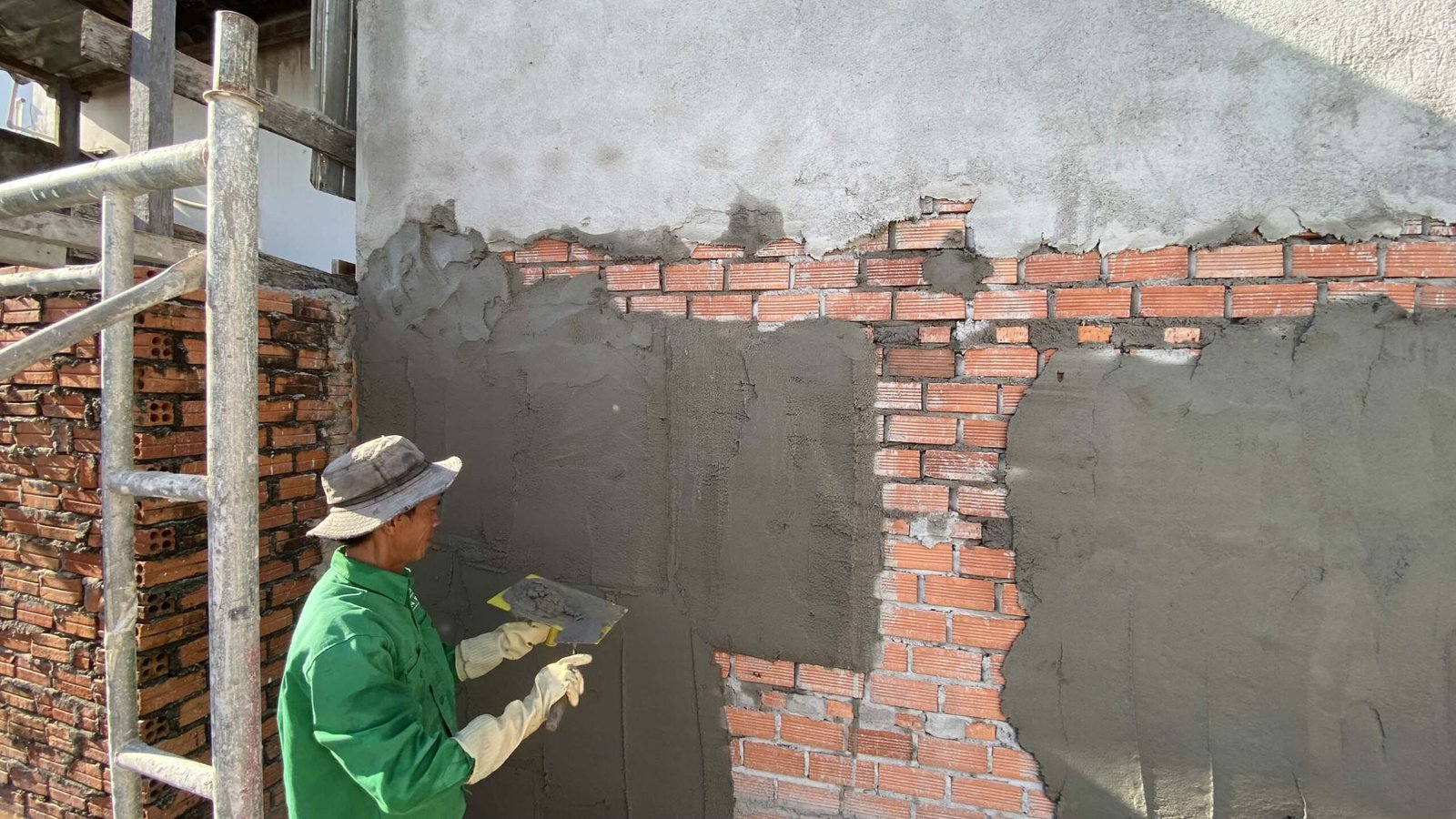 Hoàn thiện lớp vữa SikaMur-100 Ready Mix VN tại công trình
