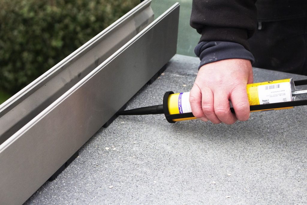 Thi công Sikaflex 554 ép ghép cấu kiện