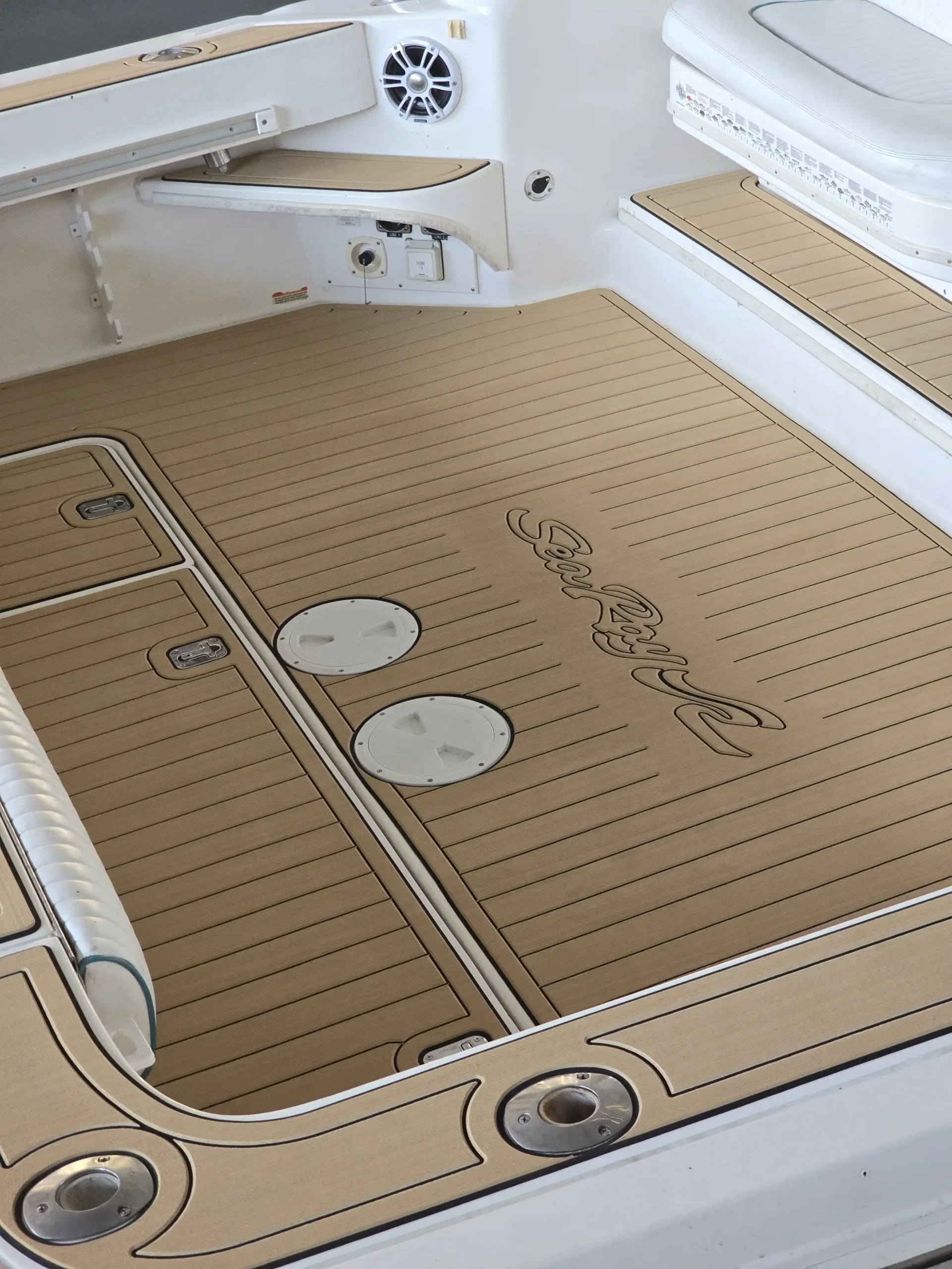 Sika® MultiPrimer Marine | Sơn lót đa năng cho hệ keo và sàn tàu thủy 43 Lam sach be mat truoc khi thi cong MultiPrimer Marine