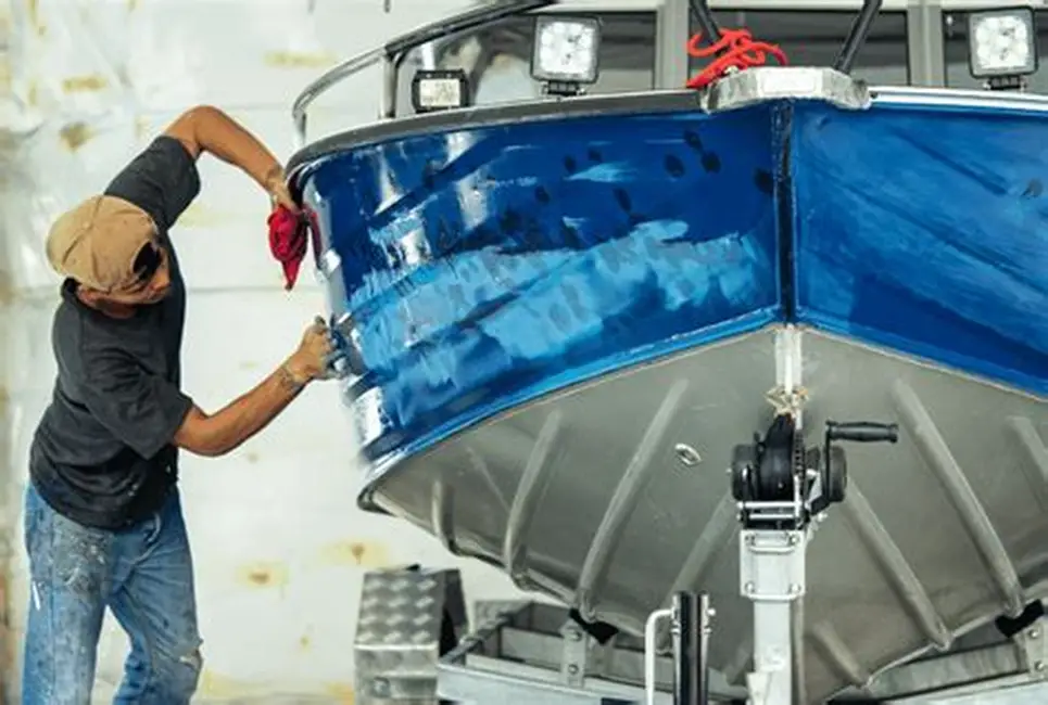 Thi công Sikaflex 591 dưới mớn nước tàu thuyền