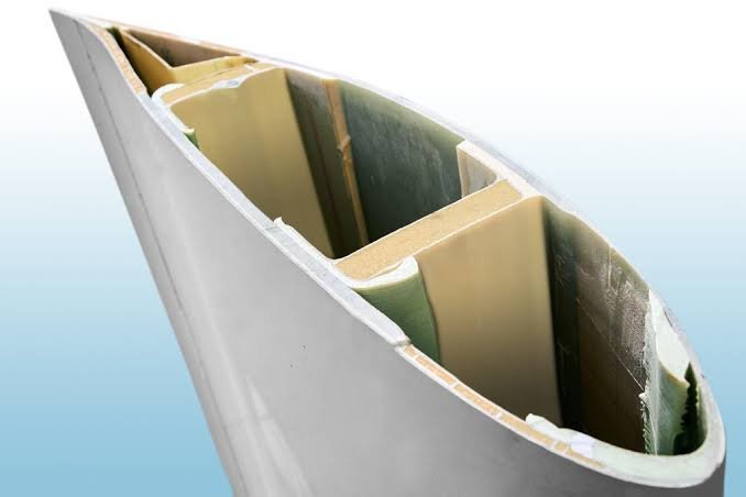 Ứng dụng keo PUR kết cấu trên cánh quạt tua-bin gió — mối nối composite chịu tải chu kỳ mỏi