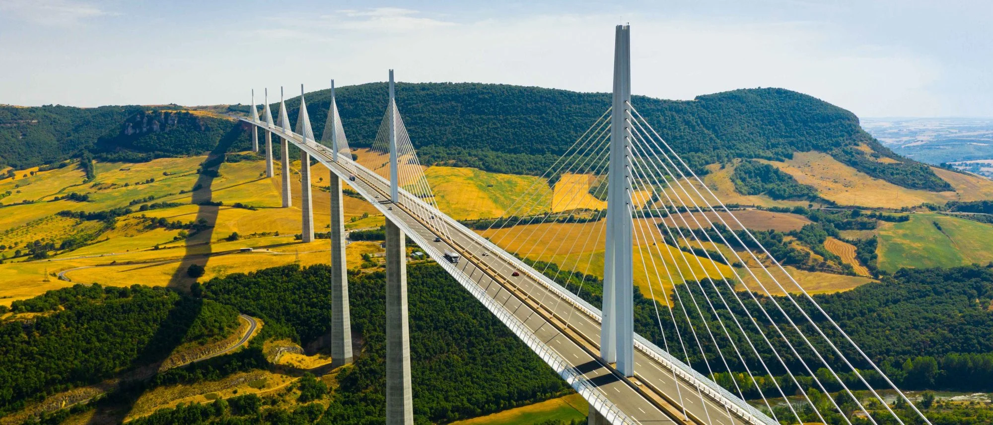 Cầu Millau Viaduct Pháp cận cảnh trụ tháp — Freyssinet