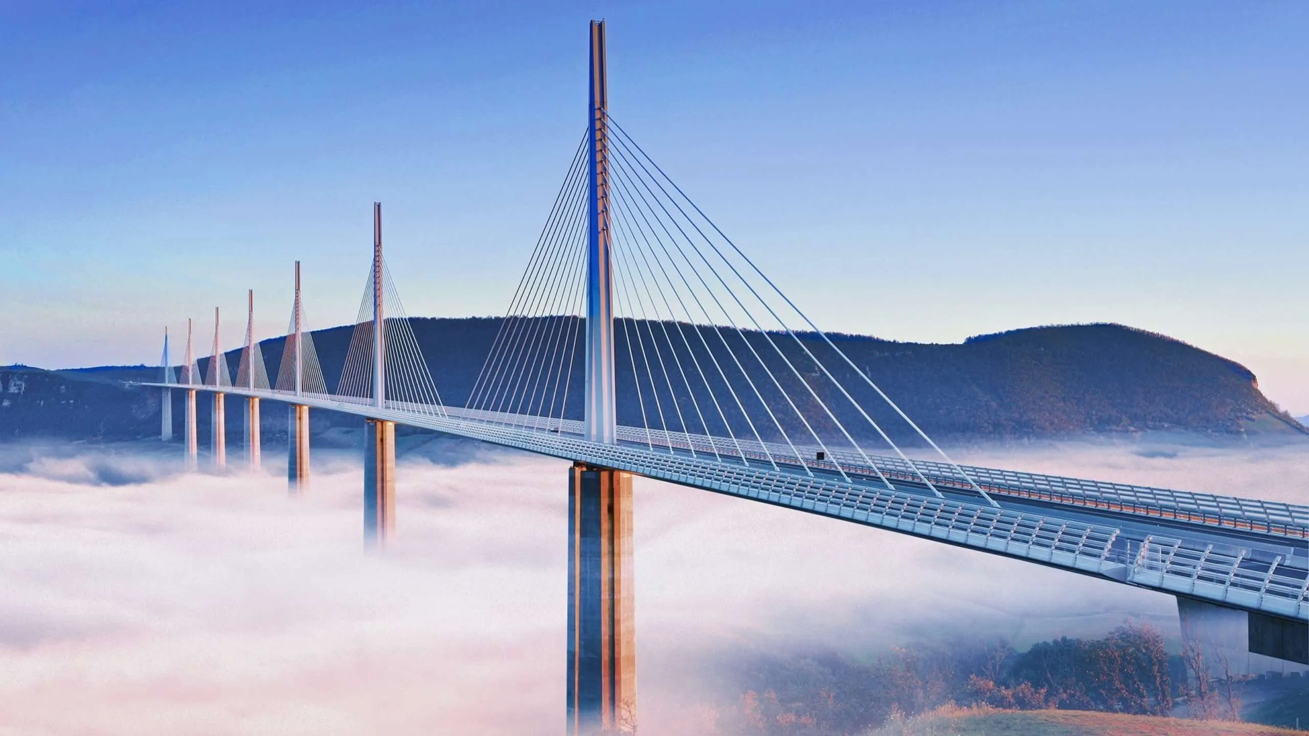 Cầu Millau Viaduct Pháp toàn cảnh chiều dài cầu — Freyssinet