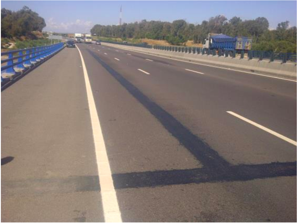 Khe bê tông nhựa (Viajoint / Khe chìm) — Giải pháp chuyển vị ≤20 mm, không bảo trì, phục hồi giao thông nhanh 24 Khe Viajoint dạng dọc và ngang tại cao tốc Rabat-Casablanca, Oued Cherrat, Maroc