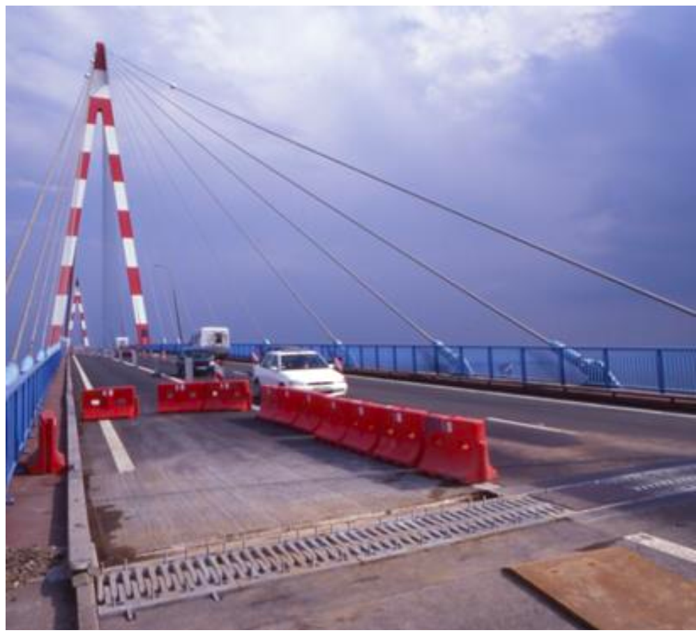 Lắp đặt WP500 thi công nửa lòng đường tại cầu Saint-Nazaire, Pháp