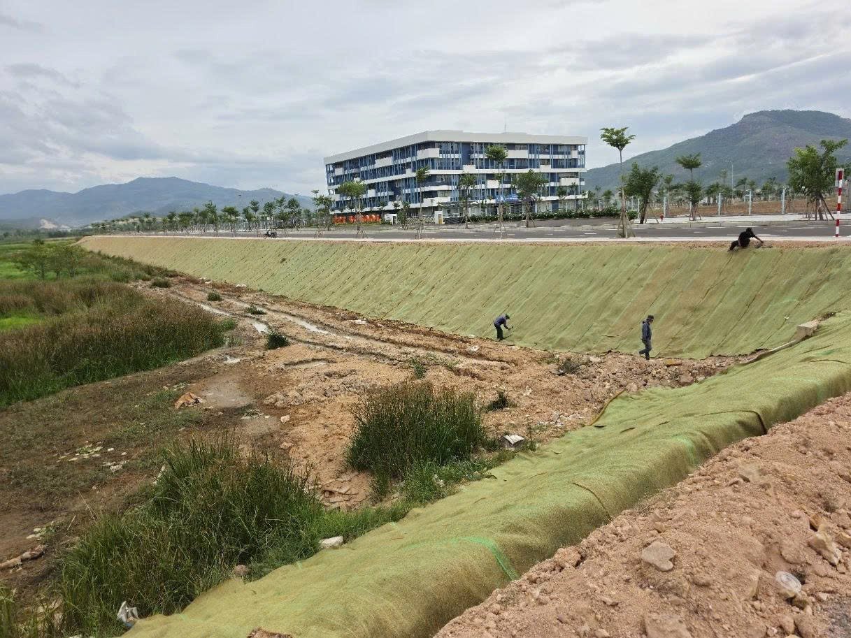 TerraGreen R & P – Thảm chống xói mòn xơ dừa, phủ xanh mái dốc (ECB) 7 Giai đoạn thi công thảm chống xói xơ dừa TerraGreen ECB