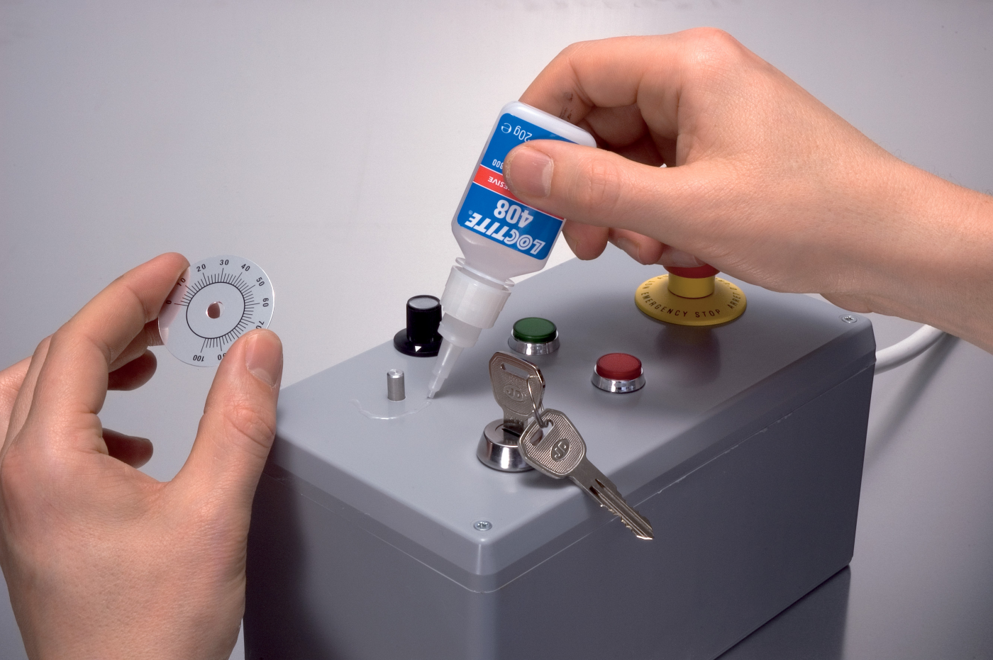 Loctite 408 | Keo dán tức thời ít mờ trắng, độ nhớt rất thấp 2 LOCTITE 408 Minh họa ứng dụng hãng